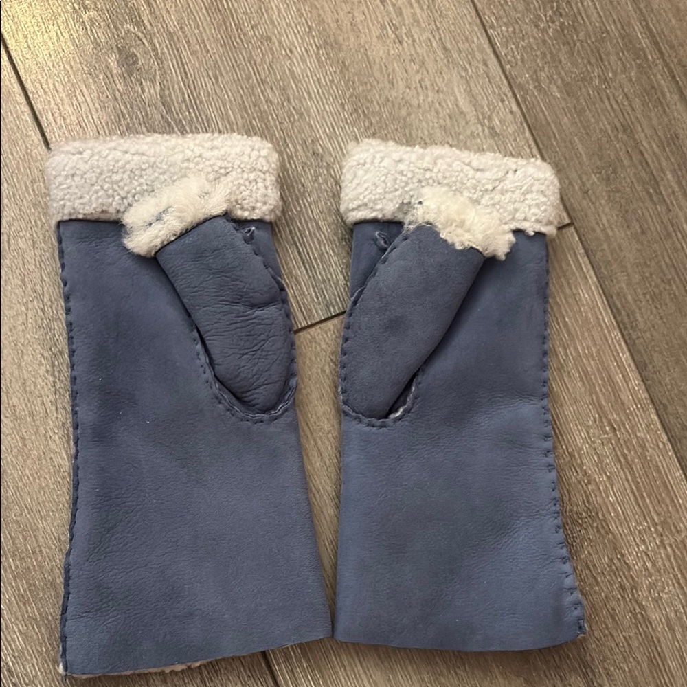 Blue Fingerless Lamb Skin Gloves with White Trim
